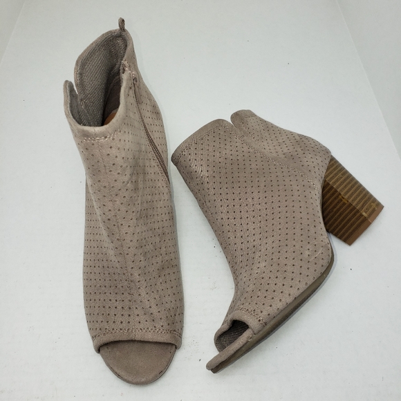 Old Navy Shoes - Old Navy Peep Toe Zip Tan Booties Sz 10